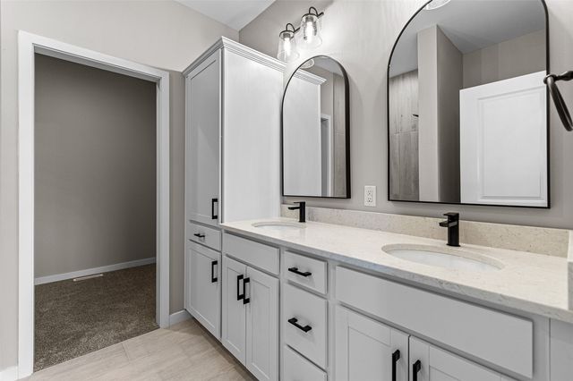 3064 Ridgeview Circle, Coralville, IA 52241