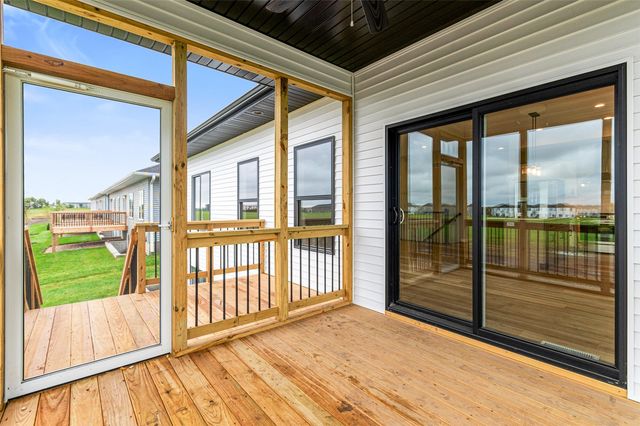 3064 Ridgeview Circle, Coralville, IA 52241