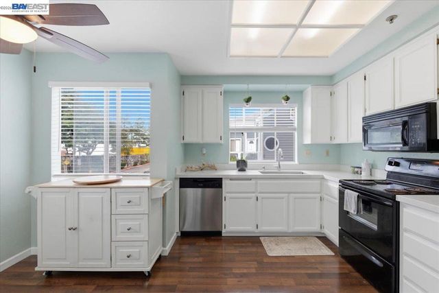 25525 25525 Southwick Dr 110, Hayward, CA 94544