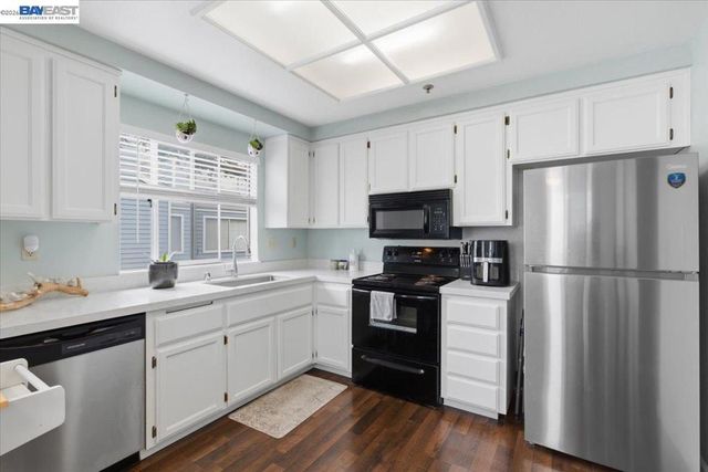 25525 25525 Southwick Dr 110, Hayward, CA 94544