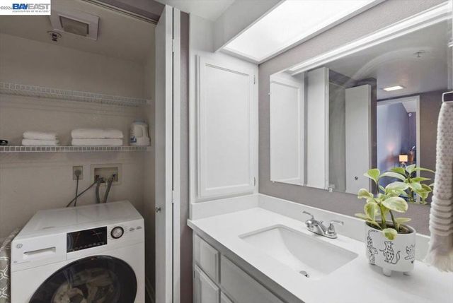 25525 25525 Southwick Dr 110, Hayward, CA 94544