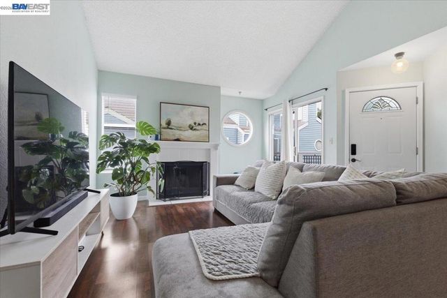 25525 25525 Southwick Dr 110, Hayward, CA 94544