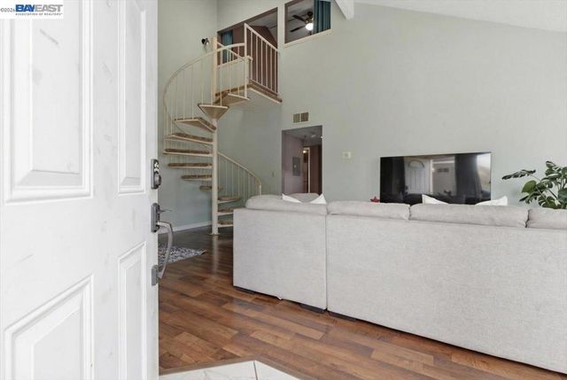 25525 25525 Southwick Dr 110, Hayward, CA 94544