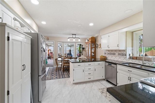 4121 NW Delwood Drive, Blue Springs, MO 64015