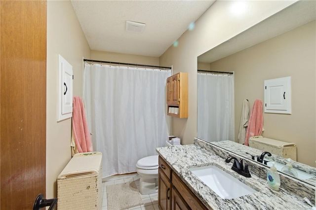 4121 NW Delwood Drive, Blue Springs, MO 64015