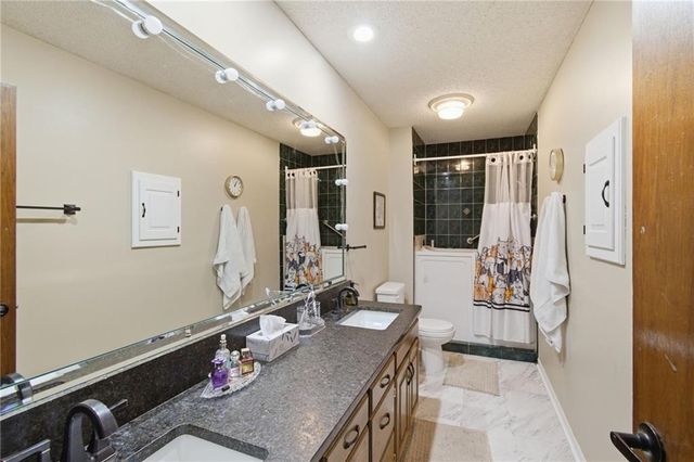 4121 NW Delwood Drive, Blue Springs, MO 64015