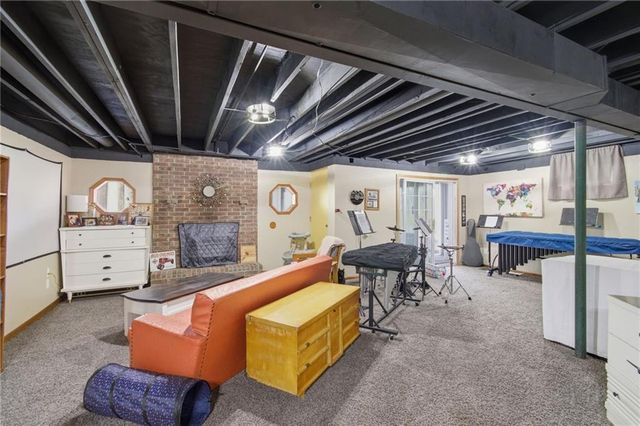 4121 NW Delwood Drive, Blue Springs, MO 64015