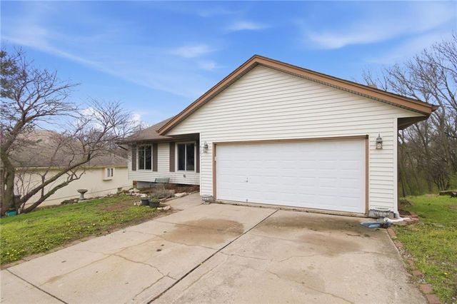 4121 NW Delwood Drive, Blue Springs, MO 64015