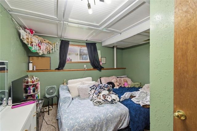 4121 NW Delwood Drive, Blue Springs, MO 64015