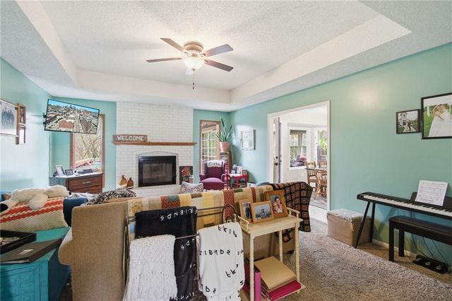 4121 NW Delwood Drive, Blue Springs, MO 64015