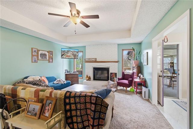 4121 NW Delwood Drive, Blue Springs, MO 64015