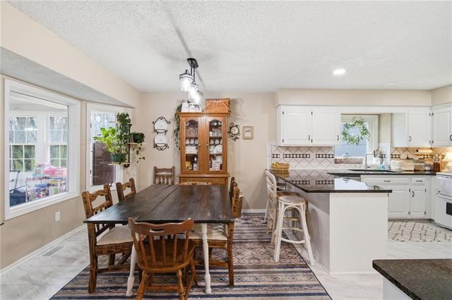 4121 NW Delwood Drive, Blue Springs, MO 64015