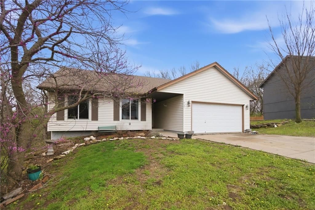 4121 NW Delwood Drive, Blue Springs, MO 64015