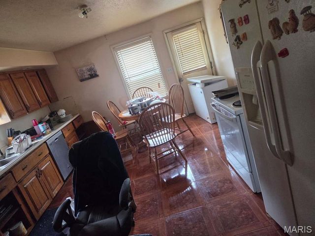 8466 South Drive, Festus, MO 63028