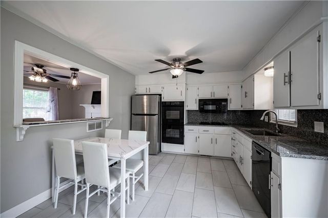 10708 E 25th Terrace, Independence, MO 64052
