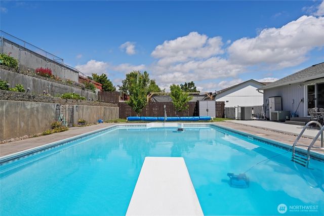 1032 Edgewater Lane, Moses Lake, WA 98837