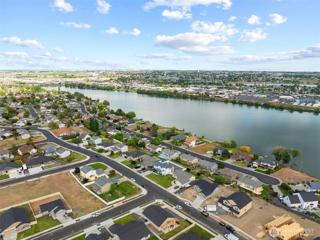 1032 Edgewater Lane, Moses Lake, WA 98837