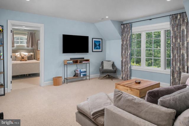 5 PEMBERTON LN, Doylestown, PA 18901