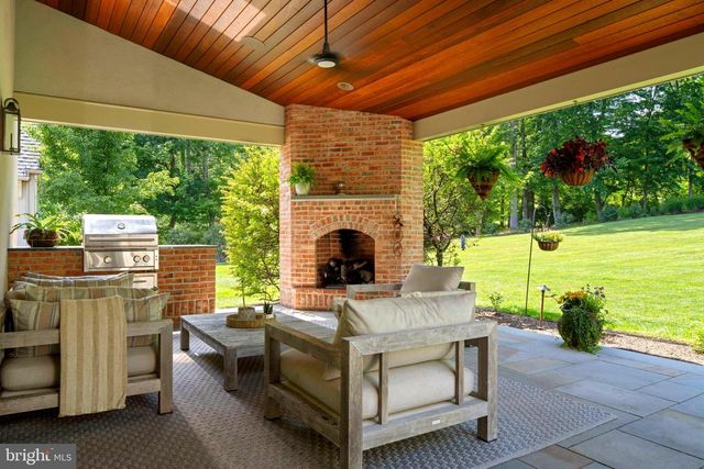 5 PEMBERTON LN, Doylestown, PA 18901