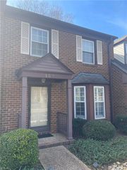 154 Kenilworth DR, Newport News, VA 23606