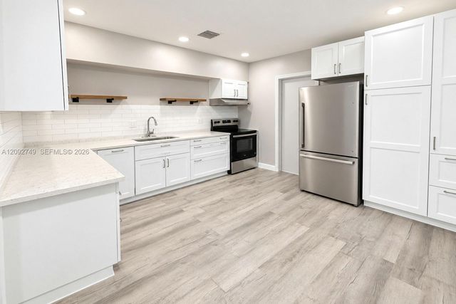 599 NE 35th Street, Oakland Park, FL 33334