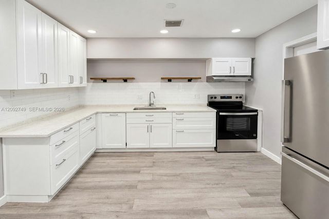 599 NE 35th Street, Oakland Park, FL 33334