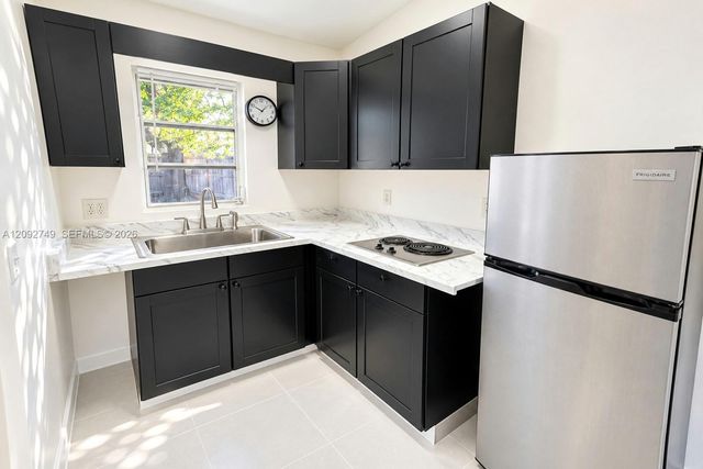 599 NE 35th Street, Oakland Park, FL 33334