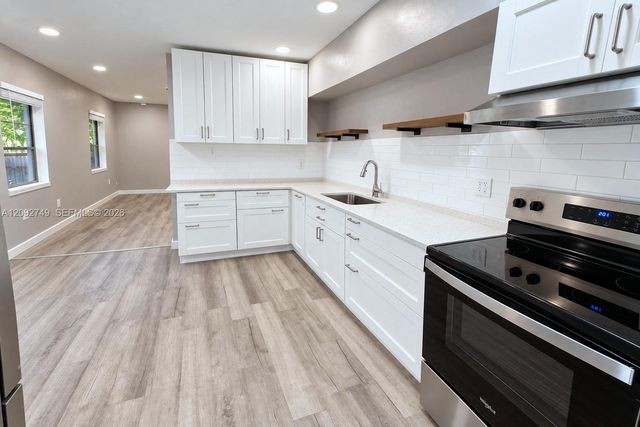 599 NE 35th Street, Oakland Park, FL 33334
