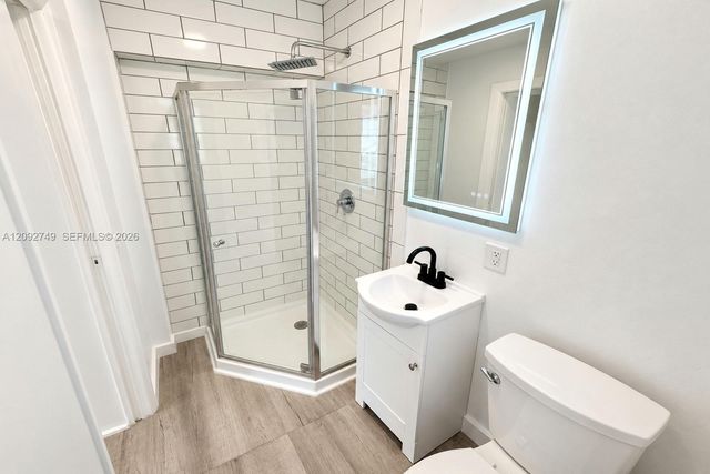 599 NE 35th Street, Oakland Park, FL 33334