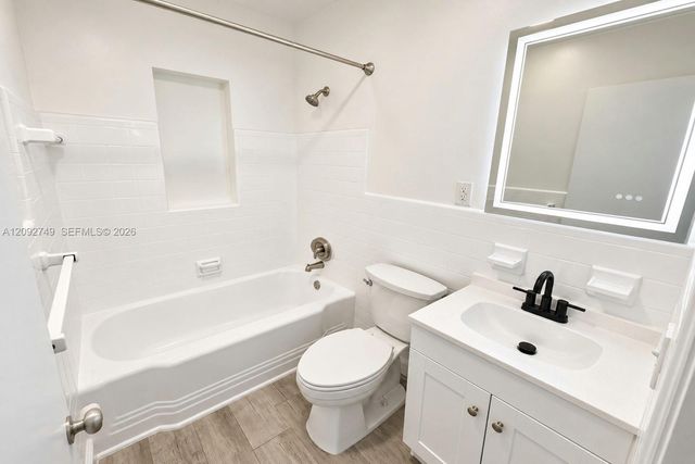 599 NE 35th Street, Oakland Park, FL 33334