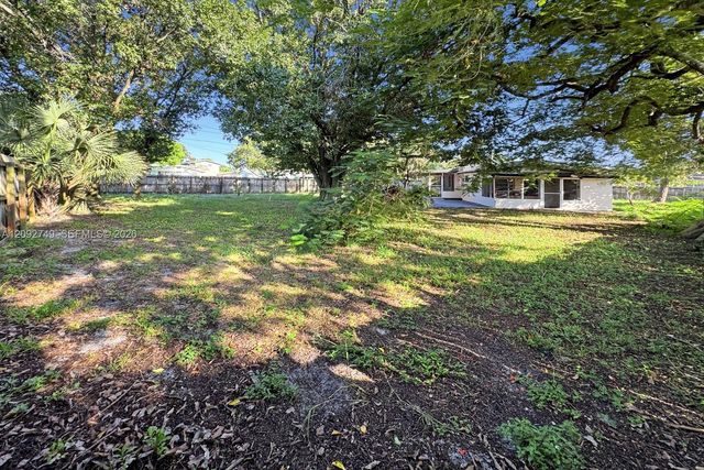 599 NE 35th Street, Oakland Park, FL 33334