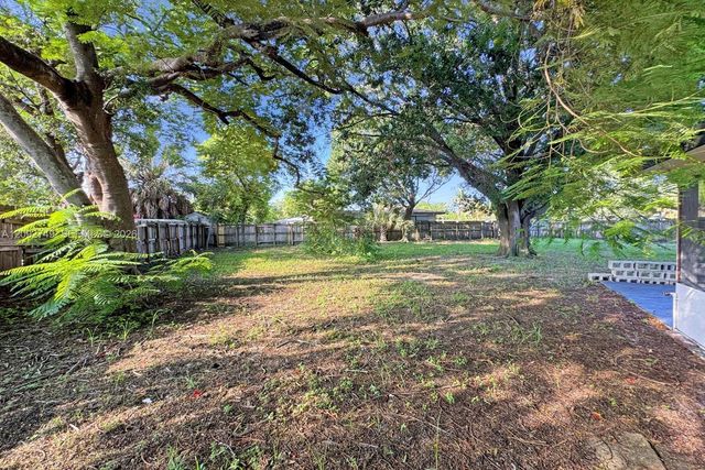 599 NE 35th Street, Oakland Park, FL 33334