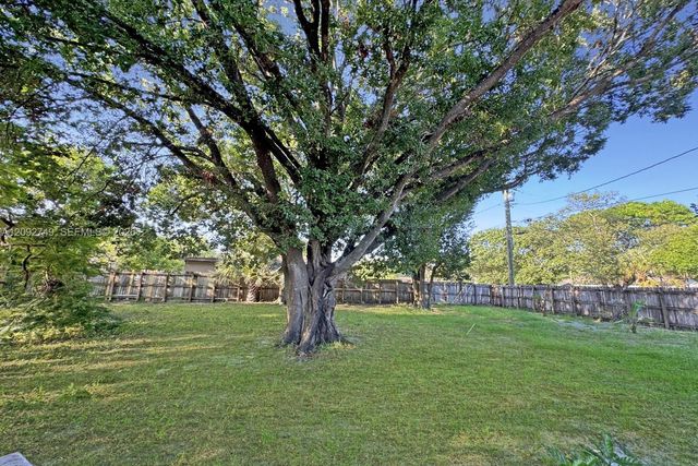 599 NE 35th Street, Oakland Park, FL 33334