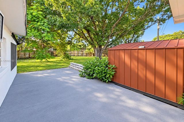 599 NE 35th Street, Oakland Park, FL 33334