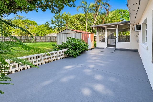 599 NE 35th Street, Oakland Park, FL 33334