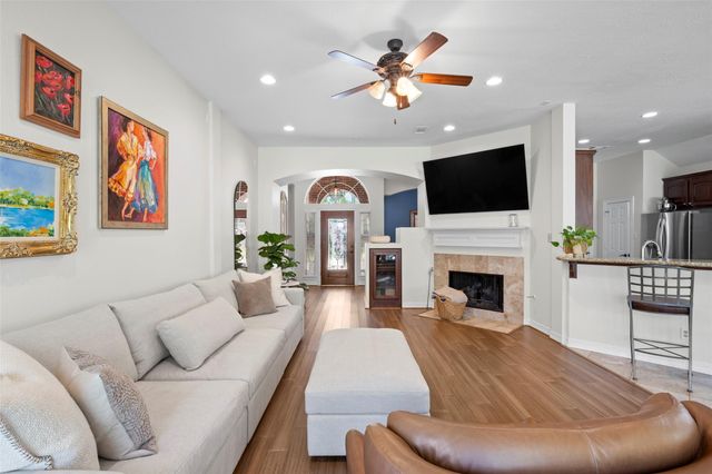 18 Almond Branch Place, The Woodlands, TX 77382