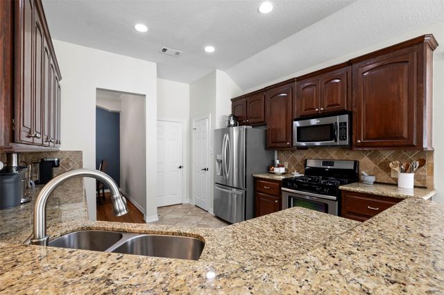 18 Almond Branch Place, The Woodlands, TX 77382