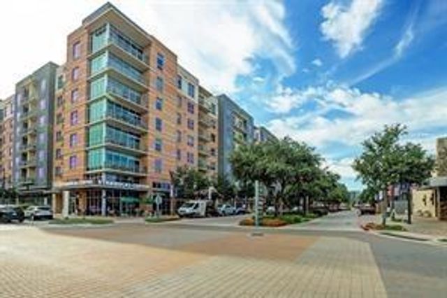 18 Almond Branch Place, The Woodlands, TX 77382