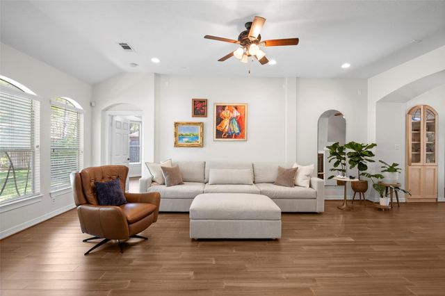 18 Almond Branch Place, The Woodlands, TX 77382