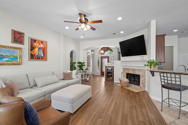 18 Almond Branch Place, The Woodlands, TX 77382