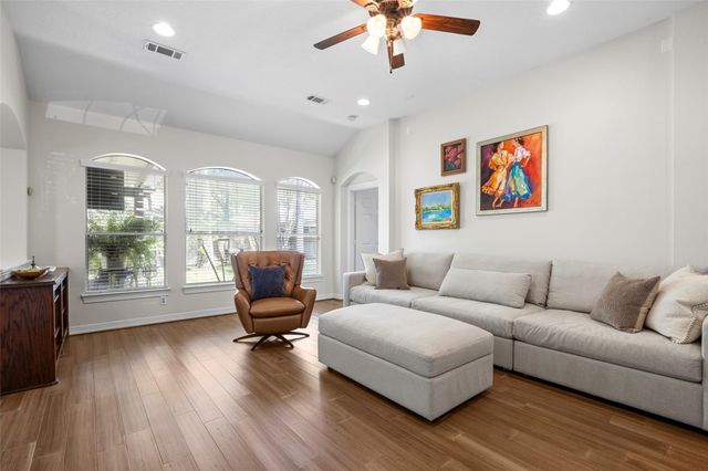 18 Almond Branch Place, The Woodlands, TX 77382