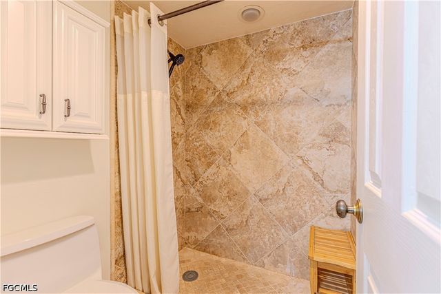 5950 Trailwinds DR 224, Fort Myers, FL 33907