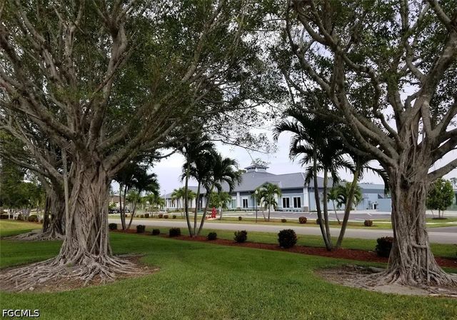 5950 Trailwinds DR 224, Fort Myers, FL 33907