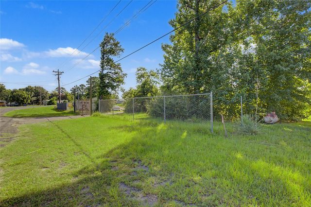 776 Yaupon Cove Drive, Onalaska, TX 77360