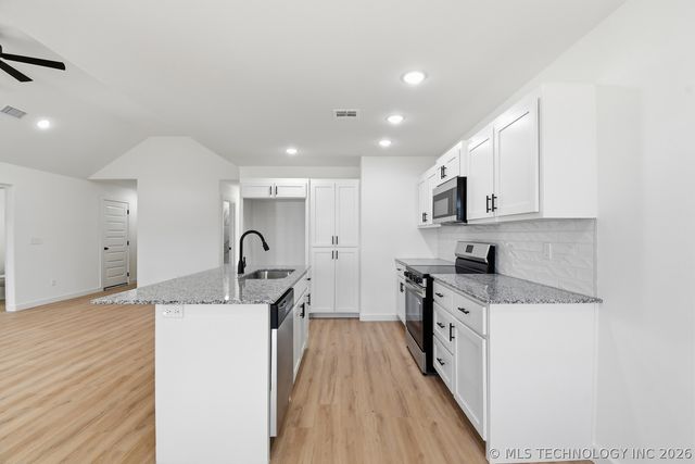 112 S Stark Street, Kiefer, OK 74041