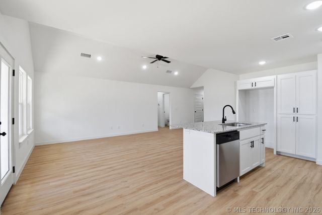 112 S Stark Street, Kiefer, OK 74041