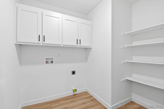 112 S Stark Street, Kiefer, OK 74041