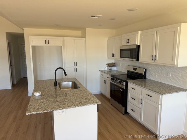 112 S Stark Street, Kiefer, OK 74041