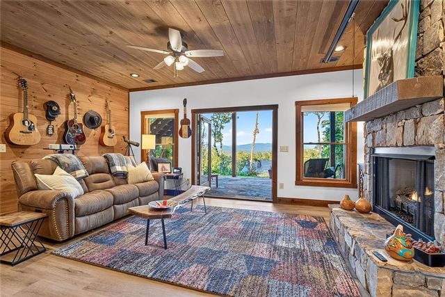 772 Rainbow Montain Drive, Ellijay, GA 30536