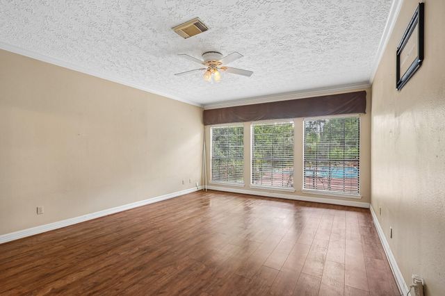 907 Remington Court, Friendswood, TX 77546